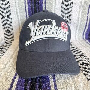 New Era 39THIRTY New York Yankees Hat Cap Large Logo Size Medium/Large MLB